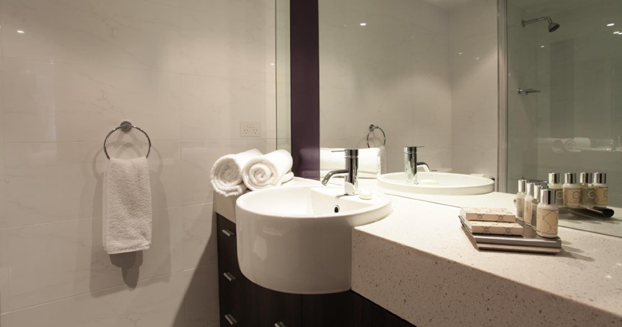 Tyrian Serviced Apartments Fitzroy Мельбурн Экстерьер фото