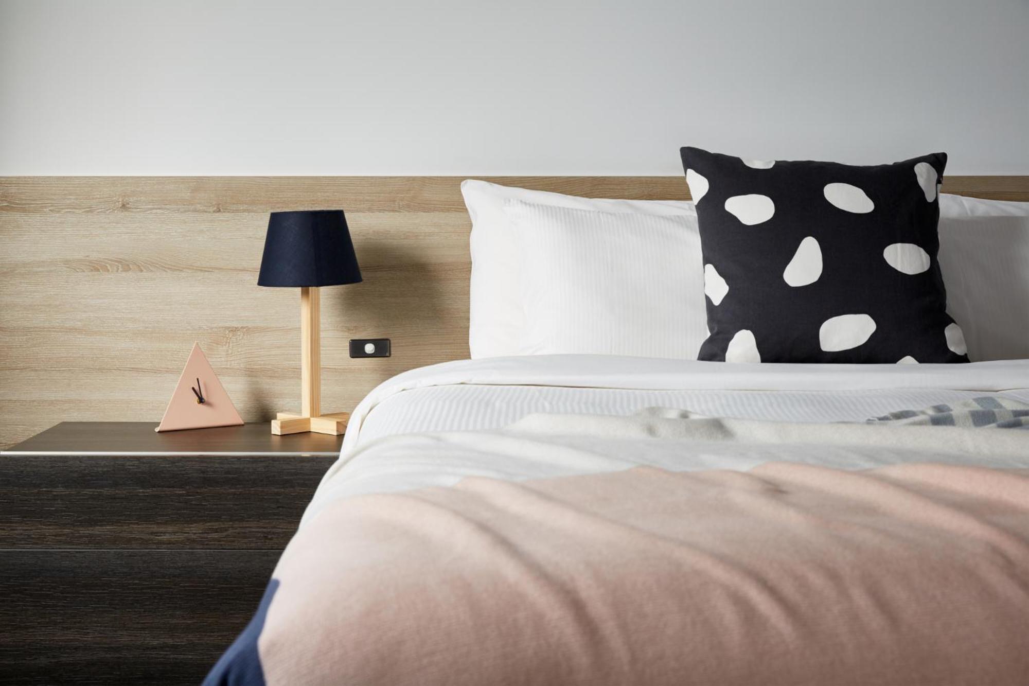 Tyrian Serviced Apartments Fitzroy Мельбурн Экстерьер фото
