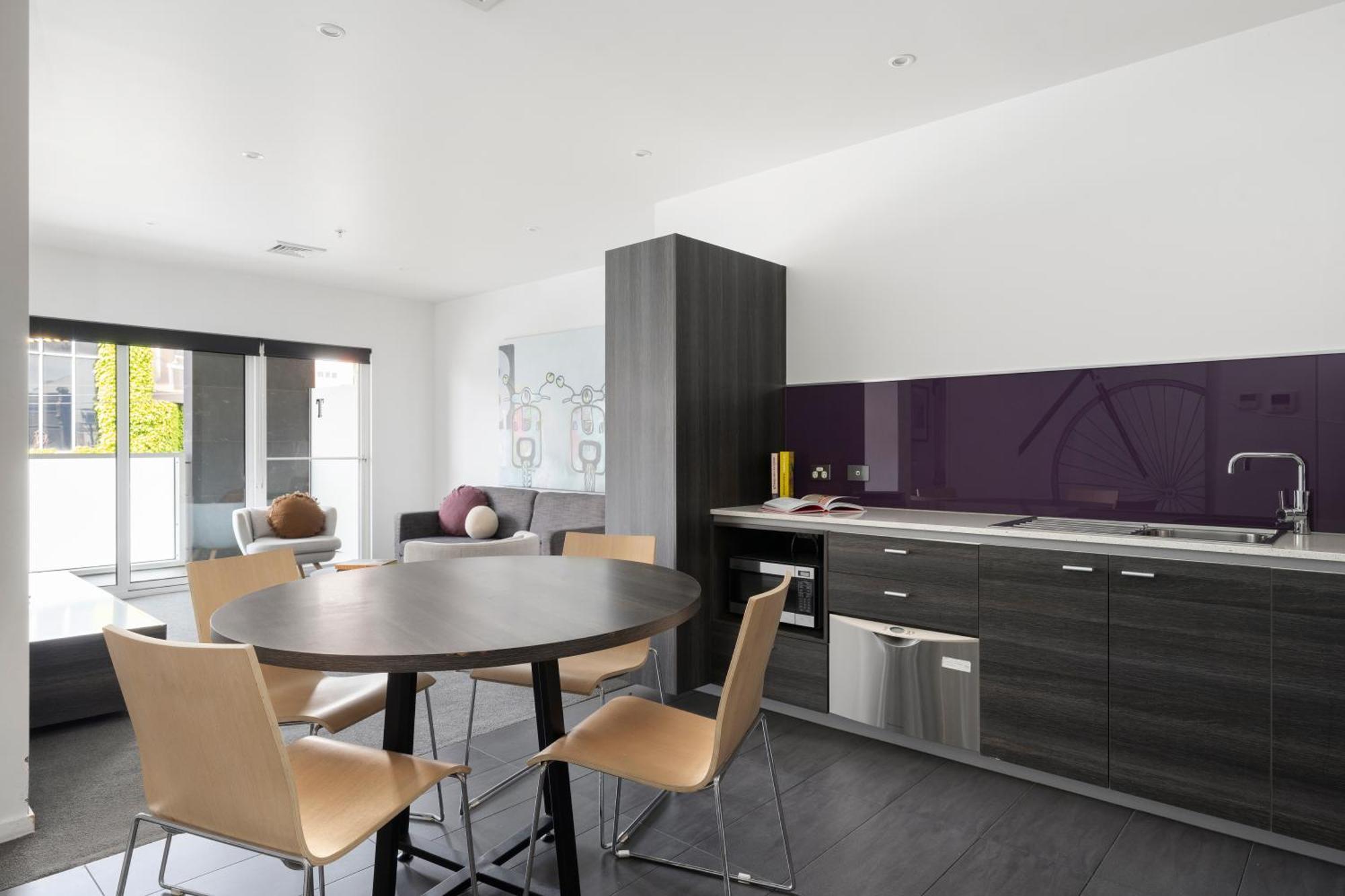 Tyrian Serviced Apartments Fitzroy Мельбурн Экстерьер фото